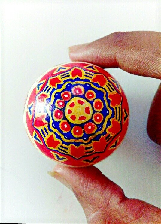 Art on egg shell